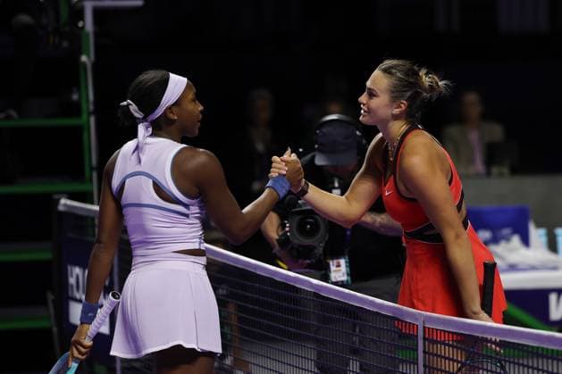 (251107) -- RIYADH, Nov. 7, 2025 -- Aryna Sabalenka (R) of Belarus and Coco Gauff of the United States shake hands after their round robin match at WTA, Tennis Damen Finals tennis tournament in Riyadh, Saudi Arabia, Nov. 6, 2025. ) (SP)SAUDI ARABIA-RIYADH-TENNIS-WTA FINALS LuoxChen 