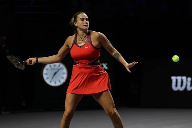 (251107) -- RIYADH, Nov. 7, 2025 -- Aryna Sabalenka of Belarus returns a ball during the round robin match against Coco Gauff of the United States at WTA, Tennis Damen Finals tennis tournament in Riyadh, Saudi Arabia, Nov. 6, 2025. ) (SP)SAUDI ARABIA-RIYADH-TENNIS-WTA FINALS LuoxChen 