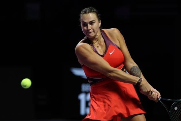 (251107) -- RIYADH, Nov. 7, 2025 -- Aryna Sabalenka of Belarus returns a ball during the round robin match against Coco Gauff of the United States at WTA, Tennis Damen Finals tennis tournament in Riyadh, Saudi Arabia, Nov. 6, 2025. ) (SP)SAUDI ARABIA-RIYADH-TENNIS-WTA FINALS LuoxChen 