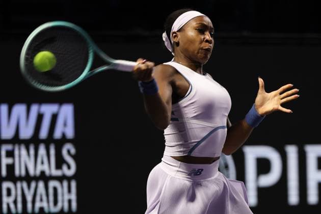 (251107) -- RIYADH, Nov. 7, 2025 -- Coco Gauff of the United States returns a ball during the round robin match against Aryna Sabalenka of Belarus at WTA, Tennis Damen Finals tennis tournament in Riyadh, Saudi Arabia, Nov. 6, 2025. ) (SP)SAUDI ARABIA-RIYADH-TENNIS-WTA FINALS LuoxChen 