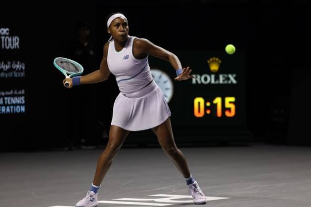 (251107) -- RIYADH, Nov. 7, 2025 -- Coco Gauff of the United States returns a ball during the round robin match against Aryna Sabalenka of Belarus at WTA, Tennis Damen Finals tennis tournament in Riyadh, Saudi Arabia, Nov. 6, 2025. ) (SP)SAUDI ARABIA-RIYADH-TENNIS-WTA FINALS LuoxChen 