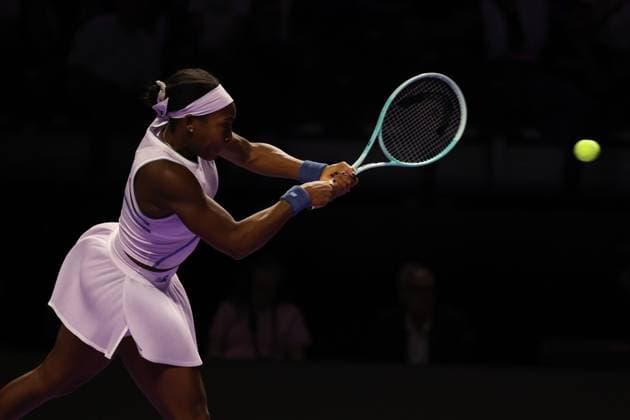 (251107) -- RIYADH, Nov. 7, 2025 -- Coco Gauff of the United States returns a ball during the round robin match against Aryna Sabalenka of Belarus at WTA, Tennis Damen Finals tennis tournament in Riyadh, Saudi Arabia, Nov. 6, 2025. ) (SP)SAUDI ARABIA-RIYADH-TENNIS-WTA FINALS LuoxChen 