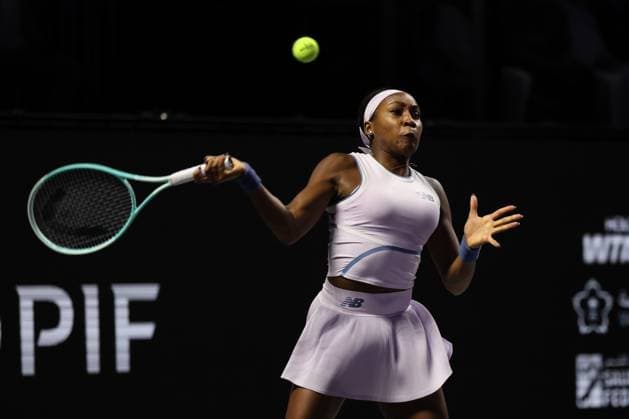 (251107) -- RIYADH, Nov. 7, 2025 -- Coco Gauff of the United States returns a ball during the round robin match against Aryna Sabalenka of Belarus at WTA, Tennis Damen Finals tennis tournament in Riyadh, Saudi Arabia, Nov. 6, 2025. ) (SP)SAUDI ARABIA-RIYADH-TENNIS-WTA FINALS LuoxChen 