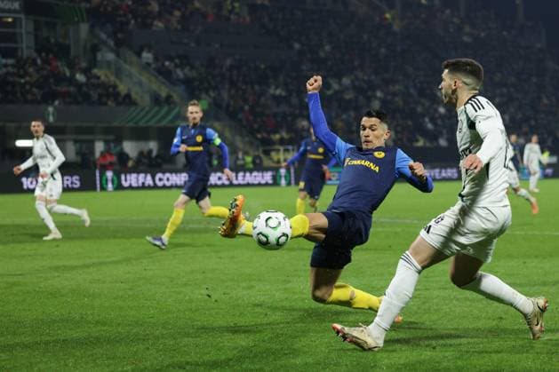 (251107) -- LJUBLJANA, Nov. 7, 2025 -- Juanjo Nieto (2nd R) of NK Celje blocks the pass of Ruben Vinagre (1st R) of Legia Warszawa during the UEFA Conference League match between NK Celje and Legia Warszawa in Celje, Slovenia, on Nov. 6, 2025. (Photo by Xinhua) (SP)SLOVENIA-CELJE-FOOTBALL-UEFA CONFERENCE LEAGUE- NK CELJE VS LEGIA WARSZAWA ZeljkoxStevanic 