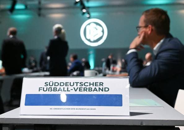 07 11 2025, xsltx, Fussball DFB Medientermine, DFB Bundestag v l As one of the strongest associations, the South German Football Association dominates the events at the Bundestag DFL DFB REGULATIONS PROHIBIT ANY USE OF PHOTOGRAPHS as IMAGE SEQUENCES and or QUASI VIDEO