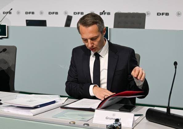 07 11 2025, xsltx, Football DFB Media Dates, DFB Bundestag v l Stephan Grundwald DFB Treasurer DFL DFB REGULATIONS PROHIBIT ANY USE OF PHOTOGRAPHS as IMAGE SEQUENCES and or QUASI VIDEO