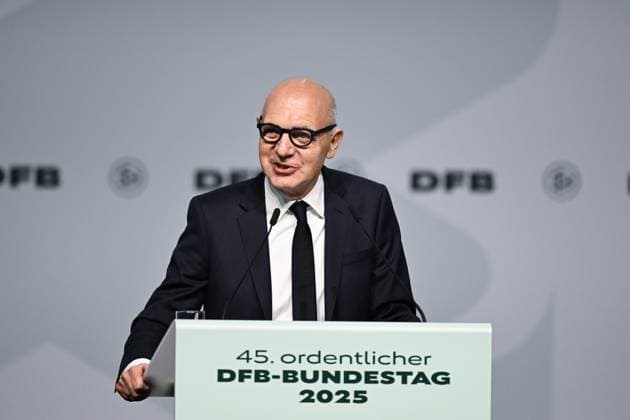 GER, Bernd Neuendorf (DFB Praesident) spricht auf dem 45. OrdentlicheN DFB-Bundestag im DFB-Campus in Frankfurt am Main, 7.11.2025. 45. Ordentlicher DFB-Bundestag in Frankfurt am Main Frankfurt am Main *** GER, Bernd Neuendorf DFB President speaks at the 45th Ordinary DFB Bundestag at the DFB Campus in Frankfurt am Main, 7 11 2025 45th Ordinary DFB Bundestag in Frankfurt am Main Frankfurt am Main Copyright: xEibner-Pressefoto FlorianxWiegandx EP_FWD