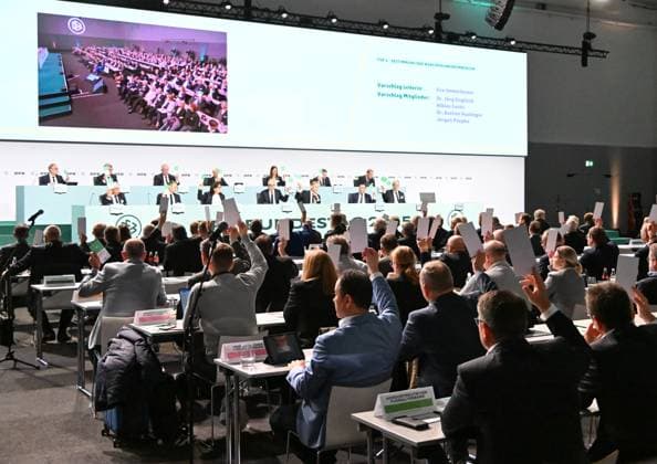 07 11 2025, xsltx, Football DFB Media Dates, DFB Bundestag v l Voting at the DFB Bundestag DFL DFB REGULATIONS PROHIBIT ANY USE OF PHOTOGRAPHS as IMAGE SEQUENCES and or QUASI VIDEO