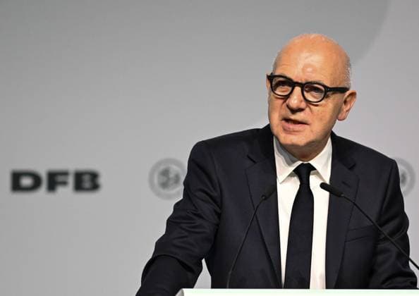 07 11 2025, xsltx, Football DFB Media Dates, DFB Bundestag v l Bernd Neuendorf DFB President presents the report of the Presidium, combined with a candidacy speech for re-election DFL DFB REGULATIONS PROHIBIT ANY USE OF PHOTOGRAPHS as IMAGE SEQUENCES and or QUASI VIDEO