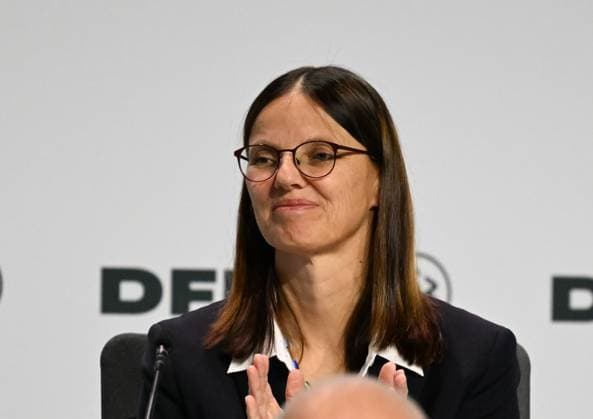 07 11 2025, xsltx, Football DFB Media Dates, DFB Bundestag v l Prof Dr Silke Sinning DFB Vice President for Education, Leisure and Grassroots Football DFL DFB REGULATIONS PROHIBIT ANY USE OF PHOTOGRAPHS as IMAGE SEQUENCES and or QUASI VIDEO
