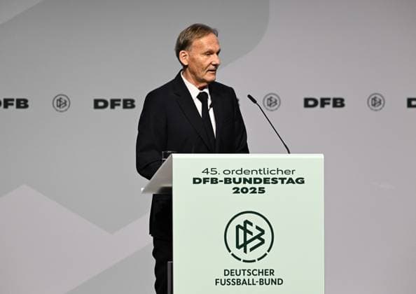 07 11 2025, xsltx, Football DFB Media Dates, DFB Bundestag v l Hans Joachim Watzke DFL Vice President DFL DFB REGULATIONS PROHIBIT ANY USE OF PHOTOGRAPHS as IMAGE SEQUENCES and or QUASI VIDEO