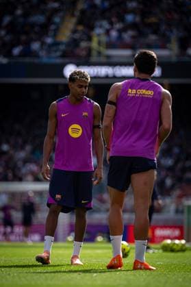 Lamine Yamal FC Barcelona and Ferran Torres FC Barcelona are seen during FC Barcelona™s first training at Spotify Camp Nou following its renovation At Spotify Camp Nou in Barcelona, , Spain, on November 07 2025 Photo by Felipe Mondino Copyright: x@FELIPExMONDINOx