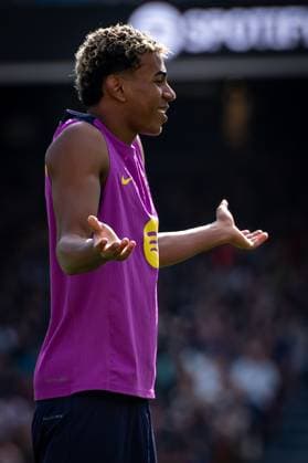 Lamine Yamal FC Barcelona smiles during FC Barcelona™s first training at Spotify Camp Nou following its renovation At Spotify Camp Nou in Barcelona, , Spain, on November 07 2025 Photo by Felipe Mondino Copyright: x@FELIPExMONDINOx