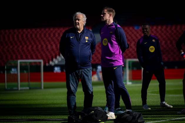 Goalkeeper Marc AndrÃ ter Stegen FC Barcelona looks on during FC Barcelona™s first training at Spotify Camp Nou following its renovation At Spotify Camp Nou in Barcelona, , Spain, on November 07 2025 Photo by Felipe Mondino Copyright: x@FELIPExMONDINOx