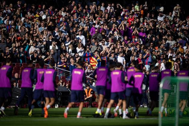 Supporters of FC Barcelona are seen during FC Barcelona™s first training at Spotify Camp Nou following its renovation At Spotify Camp Nou in Barcelona, , Spain, on November 07 2025 Photo by Felipe Mondino Copyright: x@FELIPExMONDINOx