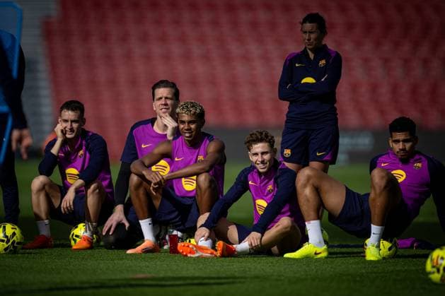 Marc Casado FC Barcelona , Goalkeeper Wojciech Szczesny FC Barcelona , Lamine Yamal FC Barcelona , Fermin Lopez FC Barcelona and Ronald Araujo FC Barcelona are seen during FC Barcelona™s first training at Spotify Camp Nou following its renovation At Spotify Camp Nou in Barcelona, , Spain, on November 07 2025 Photo by Felipe Mondino Copyright: x@FELIPExMONDINOx