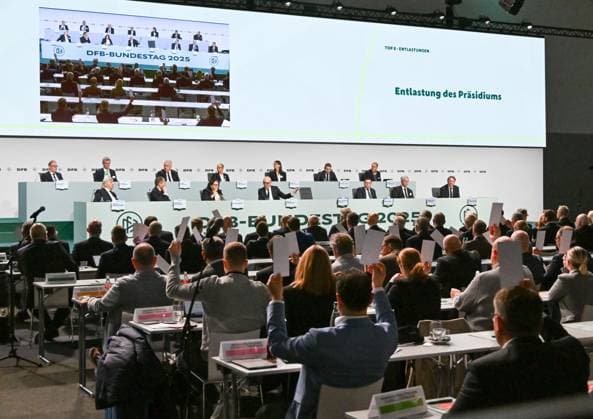 07 11 2025, xsltx, Football DFB Media Dates, DFB Bundestag v l Voting during the Bundestag DFL DFB REGULATIONS PROHIBIT ANY USE OF PHOTOGRAPHS as IMAGE SEQUENCES and or QUASI VIDEO