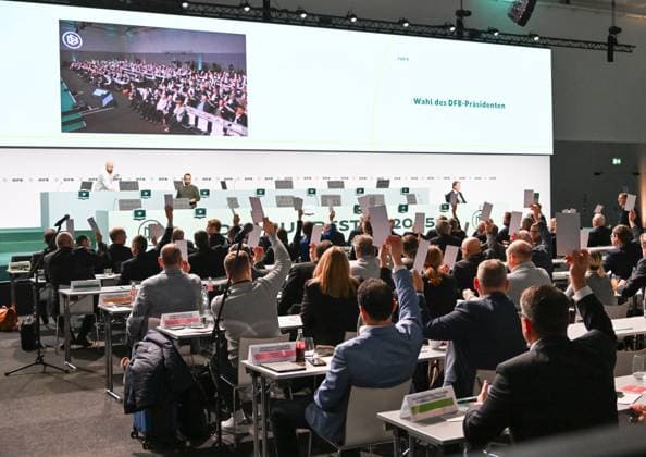 07 11 2025, xsltx, Football DFB Media Dates, DFB Bundestag v l Voting during the Bundestag DFL DFB REGULATIONS PROHIBIT ANY USE OF PHOTOGRAPHS as IMAGE SEQUENCES and or QUASI VIDEO