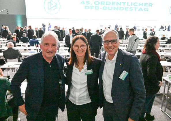 07 11 2025, xsltx, Football DFB Media Dates, DFB Bundestag v l Lutz Wagner Referee, Head of Training of the German Football Association, Prof Dr Silke Sinning DFB Vice President for Education, Leisure and Grassroots Football , Peter Beuth, former Minister of the Interior of the State of Hesse DFL DFB REGULATIONS PROHIBIT ANY USE OF PHOTOGRAPHS as IMAGE SEQUENCES and or QUASI VIDEO
