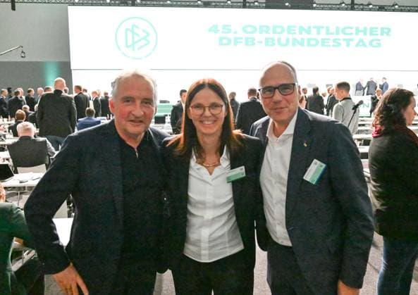 07 11 2025, xsltx, Football DFB Media Dates, DFB Bundestag v l Lutz Wagner Referee, Head of Training of the German Football Association, Prof Dr Silke Sinning DFB Vice President for Education, Leisure and Grassroots Football , Peter Beuth, former Minister of the Interior of the State of Hesse DFL DFB REGULATIONS PROHIBIT ANY USE OF PHOTOGRAPHS as IMAGE SEQUENCES and or QUASI VIDEO