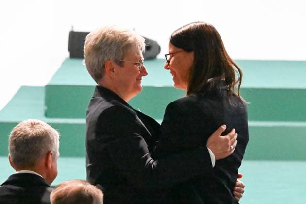 07 11 2025, xsltx, Fußball DFB Medientermine, DFB Bundestag v l The defeated Silke Raml Member of the Girls and Womens Committee of the DFB congratulates Prof Dr Silke Sinning on her re-election to the Presidium of the DFB DFL DFB REGULATIONS PROHIBIT ANY USE OF PHOTOGRAPHS as IMAGE SEQUENCES and or QUASI VIDEO