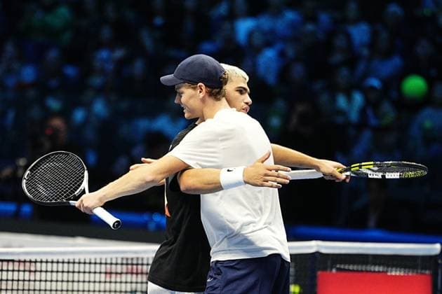 Jannik Sinner (Italia) and Carlos Alcaraz (Spain) hug after practice on the central field of the Inalpi Arena Turin, Italy, where the ATP, Tennis Herren Finals will begin on Sunday, Nov. 9 - - Friday, November 7, 2024.  Copyright: xMarcoxAlpozzi LaPressex