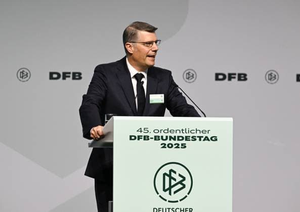 07 11 2025, xsltx, Football DFB Media Dates, DFB Bundestag v l New in the Presidium Matthias Schöck Vice President DFB Strategy until 2030 DFL DFB REGULATIONS PROHIBIT ANY USE OF PHOTOGRAPHS as IMAGE SEQUENCES and or QUASI VIDEO