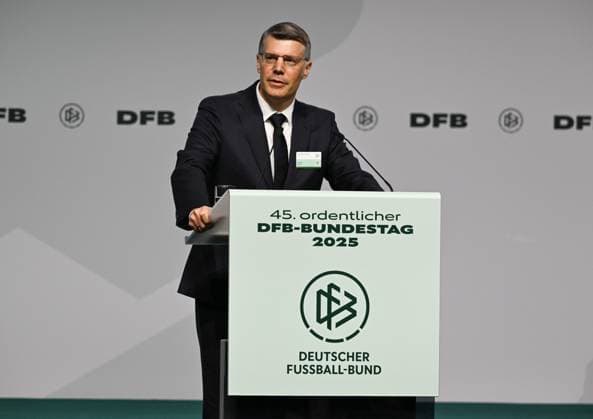 07 11 2025, xsltx, Football DFB Media Dates, DFB Bundestag v l Matthias Schöck Vice President DFB Strategy until 2030 DFL DFB REGULATIONS PROHIBIT ANY USE OF PHOTOGRAPHS as IMAGE SEQUENCES and or QUASI VIDEO