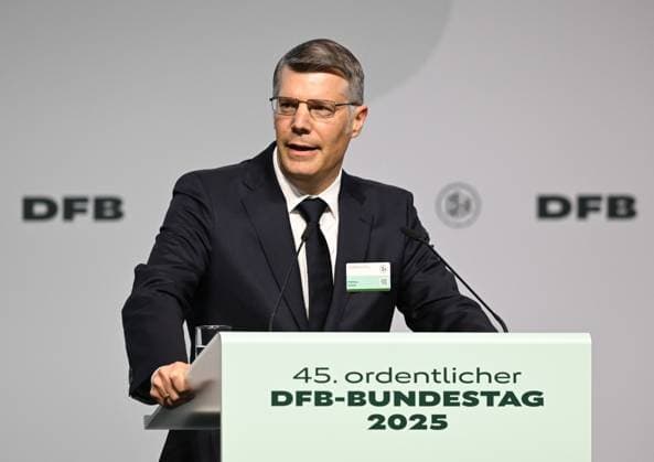 07 11 2025, xsltx, Football DFB Media Dates, DFB Bundestag v l Matthias Schöck Vice President DFB Strategy until 2030 DFL DFB REGULATIONS PROHIBIT ANY USE OF PHOTOGRAPHS as IMAGE SEQUENCES and or QUASI VIDEO