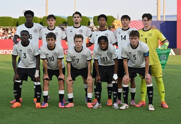 Germany v Korea DPR : Group G - FIFA U-17 World Cup Qatar 2025 Starting players of Germany pose for a group photo prior to the FIFA U-17 World Cup Qatar 2025 Group G match between Germany and Korea DPR in Doha, Qatar, on November 7, 2025. DOHA Qatar Copyright: xNOUSHADx