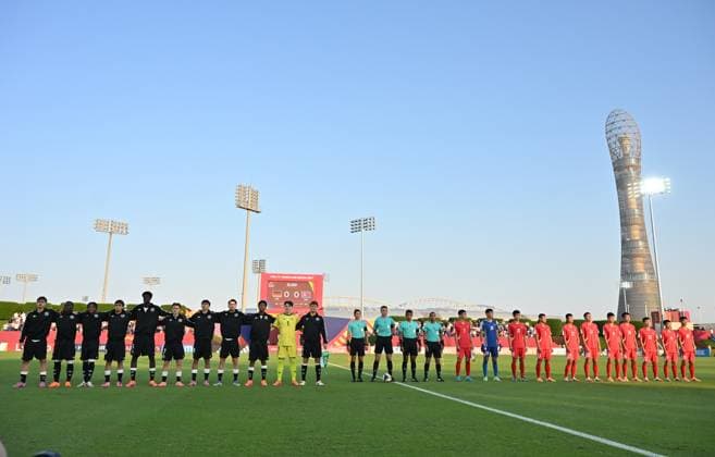 Germany v Korea DPR : Group G - FIFA U-17 World Cup Qatar 2025 Players and referees line up prior to the FIFA U-17 World Cup Qatar 2025 Group G match between Germany and Korea DPR in Doha, Qatar, on November 7, 2025. DOHA Qatar Copyright: xNOUSHADx