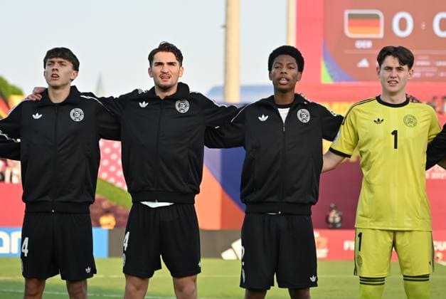Germany v Korea DPR : Group G - FIFA U-17 World Cup Qatar 2025 Starting players of Germany line up prior to the FIFA U-17 World Cup Qatar 2025 Group G match between Germany and Korea DPR in Doha, Qatar, on November 7, 2025. DOHA Qatar Copyright: xNOUSHADx