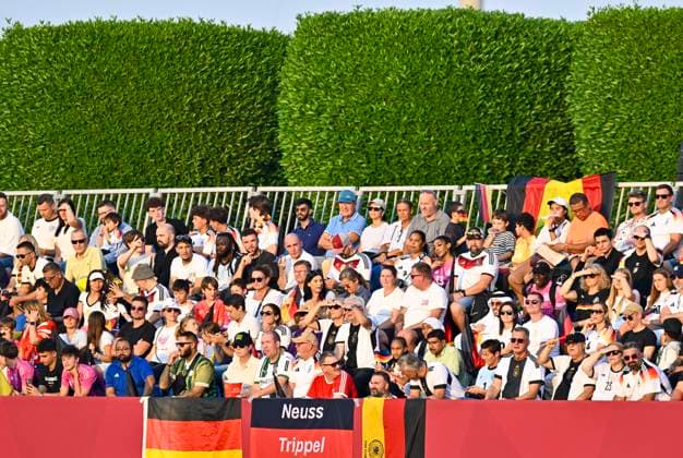Germany v Korea DPR : Group G - FIFA U-17 World Cup Qatar 2025 Fans of Germany, react during the FIFA U-17 World Cup Qatar 2025 Group G match between Germany and Korea DPR in Doha, Qatar, on November 7, 2025. DOHA Qatar Copyright: xNOUSHADx
