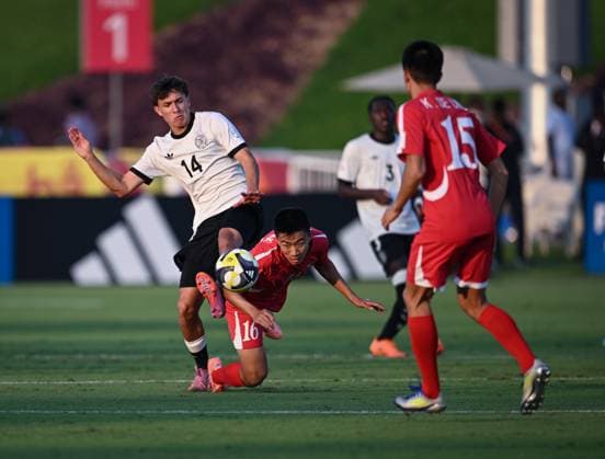 Football, Junior U 17 World Cup 2025 in Doha Qatar Preliminary round 07 11 2025 Group G Germany Korea DPR Toni Langsteiner left, Germany vs Jin Song So center, Korea DPR