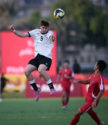 Football, Junior U 17 World Cup 2025 in Doha Qatar Preliminary Round 07 11 2025 Group G Germany Korea DPR Alexander Staff left, Germany vs Kwang Song Pak center, Korea DPR