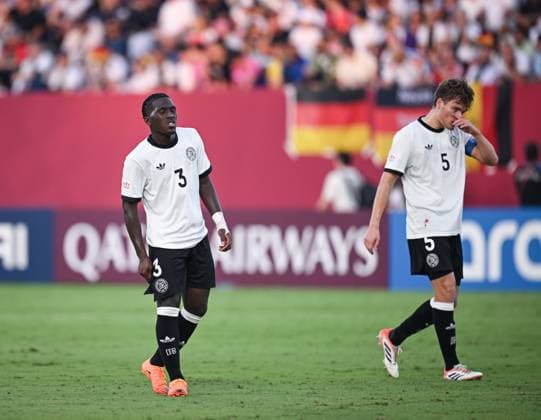 Football, Junior U 17 World Cup 2025 in Doha Qatar Preliminary round 07 11 2025 Group G Germany Korea DPR Osman Mohamed Turay left, Germany and Ben Hawighorst right, Germany
