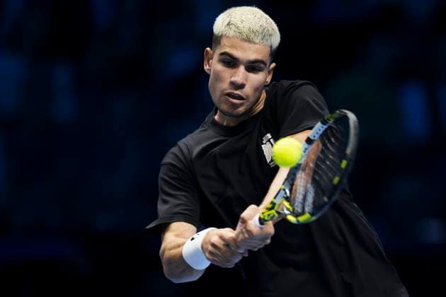 Nitto ATP, Tennis Herren Finals 2025 - Practice Carlos Alcaraz of Spain plays a backhand during his practice against Jannik Sinner of Italy during the Nitto ATP Finals 2025. Turin Italy Copyright: xNicolòxCampox