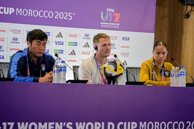 Song Jin PAK Head coach of Korea DPR U-17, Olivier Alexander AMELINK Head coach of Netherlands U-17 together with the captain 6 Renfurm R. C. H. (Midfielder) of Netherlands U-17 during the press conference, PK, Pressekonferenz before the final of the FIFA U17, U 17 Women s World Cup Morocco 2025 match between Korea DOR and Netherlands in Rabat, Morocco, on November 7, 2025, at the Olympic Stadium  Copyright: xAndreaxAmato IPAxSportx xipa-agency.netx xx IPA_67654208 IPA_Agency_IPA67654208