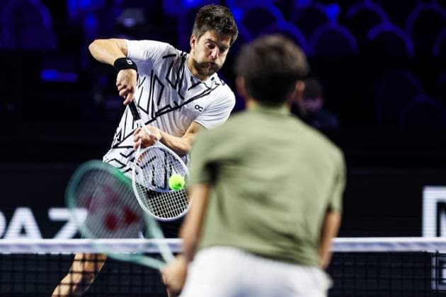 Moselle Open : tournoi de tennis, à Metz PHOTOPQR LE REPUBLICAIN LORRAIN Hugo AZMANI ; Metz ; 07 11 2025 ; Moselle Open : 22e édition du tournoi de tennis, aux Arènes, à Metz; Sander Arends (NED) et Luke Johnson (GBR), lors de leur match en demi-finale double contre Quentin Halys et Pierre-Hugues Herbert Metz Moselle Lorraine France  Copyright: xPHOTOPQR LExREPUBLICAINxLORRAIN xHugoxAZMANIx 20251107RBL2400 20251107RBL2400