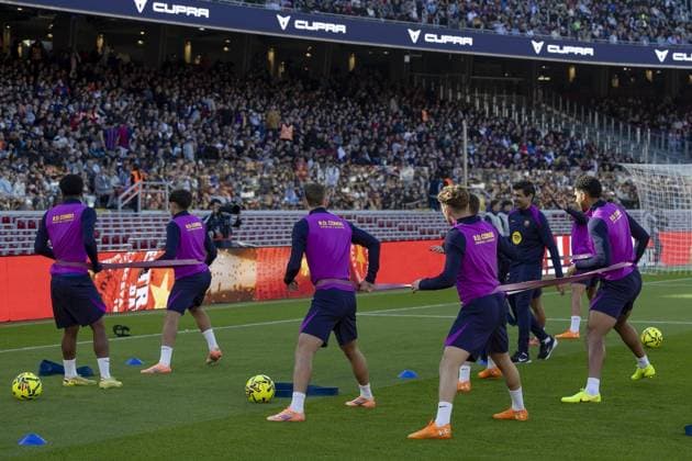 FC Barcelona, Barca opens its doors for fans during training day in Spotify Camp Nou Stadium of Barcelona BARCELONA, SPAIN - NOVEMBER 7: Players of FC Barcelona are seen during the training day of FC Barcelona as it opens doors for the fans at the Spotify Camp Nou Stadium on November 07, 2025 in Barcelona, Spain. Adria Puig Anadolu Barcelona Spain. Editorial use only. Please get in touch for any other usage.  Copyright: x2025xAnadoluxAdriaxPuigx