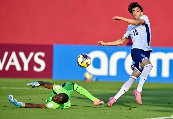 England v Haiti : Group E - FIFA U-17 World Cup Qatar 2025 Luca Williams-Barnett of England and Clifford Gene of Haiti in action during the FIFA U-17 World Cup Qatar 2025 Group E match between England and Haiti in Doha, Qatar, on November 7, 2025. DOHA Qatar Copyright: xNOUSHADx