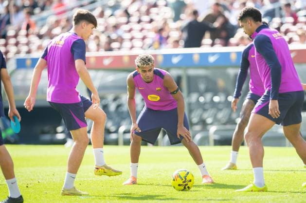 Open training session at the Nou Spotify Camp Nou Barcelona November 7, 2025 Nou Spotify Camp Nou November 7 ,2025 Lamine Yamal (10) of FC Barcelona, Barca during the open training session at the Nou Spotify Camp Nou Barcelona ESP Copyright: xS.xRosx