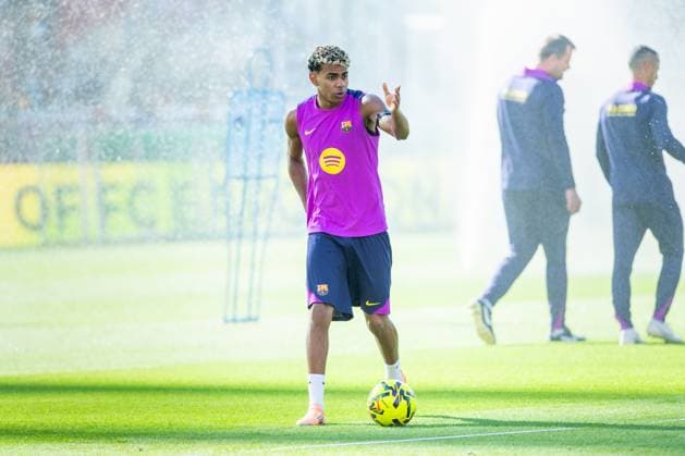 Open training session at the Nou Spotify Camp Nou Barcelona November 7, 2025 Nou Spotify Camp Nou November 7 ,2025 Lamine Yamal (10) of FC Barcelona, Barca during the open training session at the Nou Spotify Camp Nou Barcelona ESP Copyright: xS.xRosx