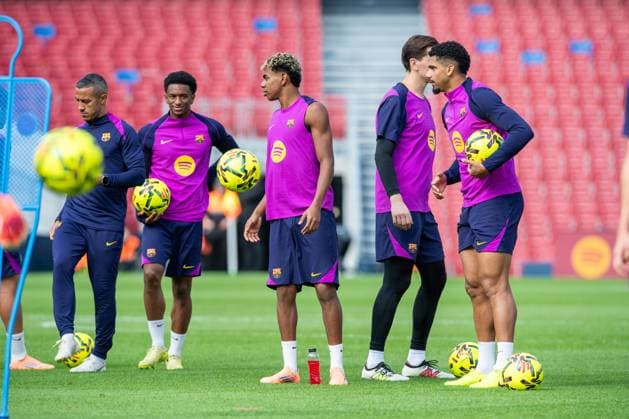 Open training session at the Nou Spotify Camp Nou Barcelona November 7, 2025 Nou Spotify Camp Nou November 7 ,2025 Lamine Yamal (10) of FC Barcelona, Barca during the open training session at the Nou Spotify Camp Nou Barcelona ESP Copyright: xS.xRosx