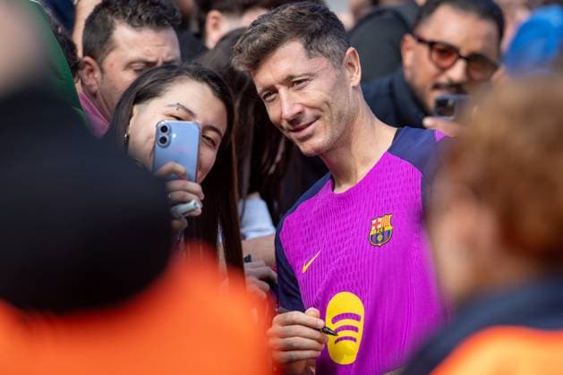 Open training session at the Nou Spotify Camp Nou Barcelona November 7, 2025 Nou Spotify Camp Nou November 7 ,2025 Robert Lewandowski (9) of FC Barcelona, Barca during the open training session at the Nou Spotify Camp Nou Barcelona ESP Copyright: xS.xRosx