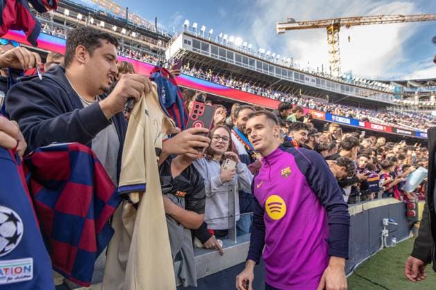 Open training session at the Nou Spotify Camp Nou Barcelona November 7, 2025 Nou Spotify Camp Nou November 7 ,2025 Marc Casado during the open training session at the Nou Spotify Camp Nou Barcelona ESP Copyright: xS.xRosx