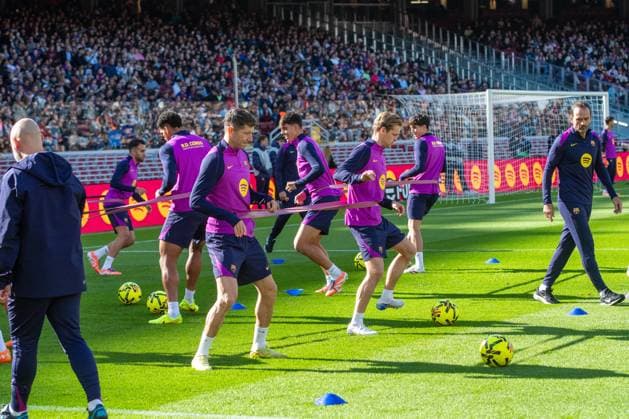 Open training session at the Nou Spotify Camp Nou Barcelona November 7, 2025 Nou Spotify Camp Nou November 7 ,2025 Robert Lewandowski (9) of FC Barcelona, Barca and Frenkie de Jong (21) of FC Barcelona during the open training session at the Nou Spotify Camp Nou Barcelona ESP Copyright: xS.xRosx