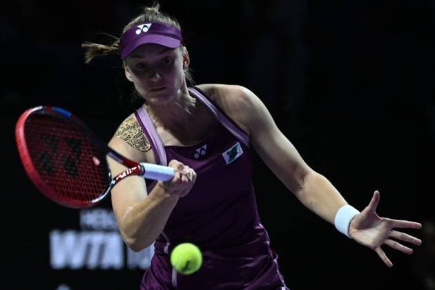 2025 WTA, Tennis Damen Finals RIYADH, SAUDI ARABIA - NOVEMBER 7: Elena Rybakina (not seen) of Kazakhstan plays against Jessica Pegula (not seen) of the United States in the first semifinal on Day 7 of the 2025 WTA Finals, part of the Hologic WTA Tour, at King Saud University Indoor Arena in Riyadh, Saudi Arabia, on November 7, 2025. Artur Widak Anadolu Riyadh Saudi Arabia. Editorial use only. Please get in touch for any other usage.  Copyright: x2025xAnadoluxArturxWidakx
