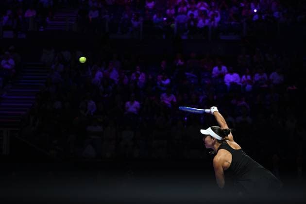 2025 WTA, Tennis Damen Finals RIYADH, SAUDI ARABIA - NOVEMBER 7: Jessica Pegula of the United States plays against Elena Rybakina (not seen) of Kazakhstan in the first semifinal on Day 7 of the 2025 WTA Finals, part of the Hologic WTA Tour, at King Saud University Indoor Arena in Riyadh, Saudi Arabia, on November 7, 2025. Artur Widak Anadolu Riyadh Saudi Arabia. Editorial use only. Please get in touch for any other usage.  Copyright: x2025xAnadoluxArturxWidakx