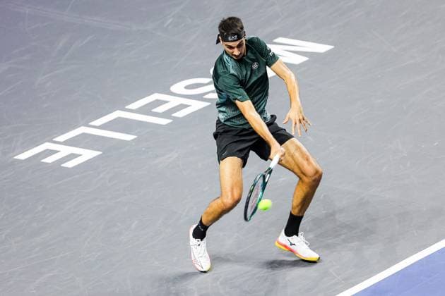 Moselle Open : tournoi de tennis, à Metz PHOTOPQR LE REPUBLICAIN LORRAIN Hugo AZMANI ; Metz ; 07 11 2025 ; Moselle Open : 22e édition du tournoi de tennis, aux Arènes, à Metz; Lorenzo Sonego (ITA), lors de son match en demi-finale contre Cameron Norrie Moselle Open Metz Moselle Lorraine France  Copyright: xPHOTOPQR LExREPUBLICAINxLORRAIN xHugoxAZMANIx 20251107RBL2798 20251107RBL2798